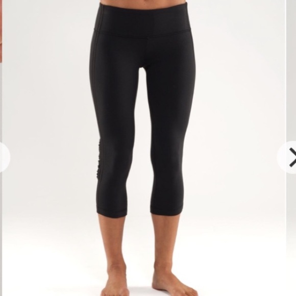Like New Black Lululemon Wunder Under Ruffle Crops Leggings, size 4 - Picture 2 of 8